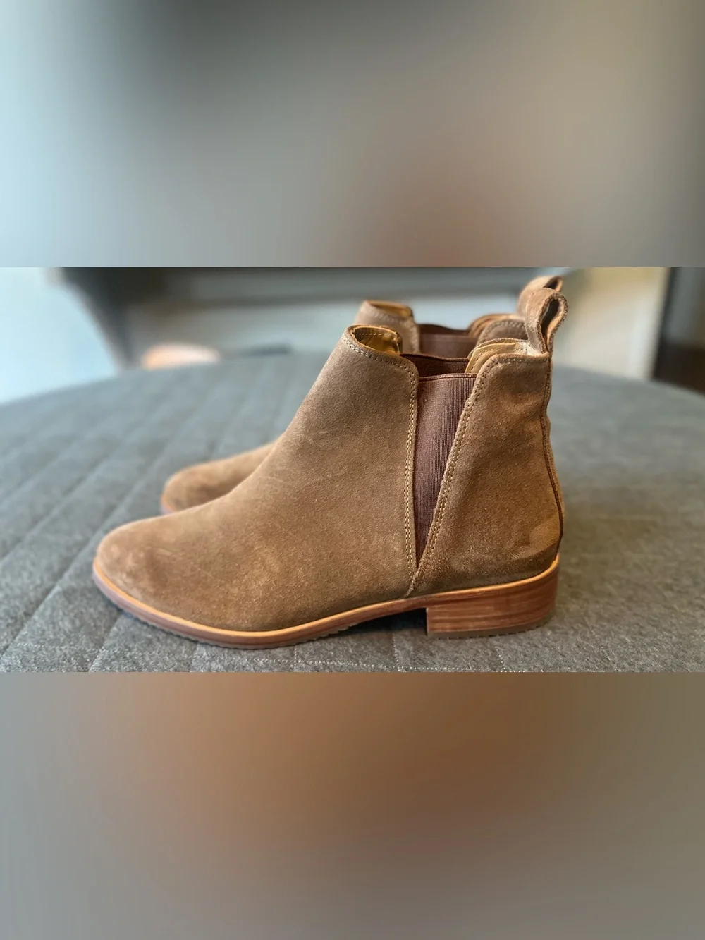NISOLO Sz 9 Eva Everyday Brown Suede Chelsea Ankle Boots Orig $228 Exc Cond
